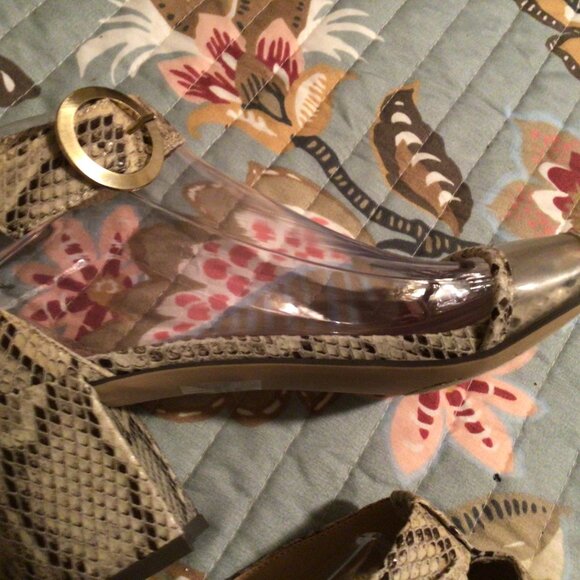 Unisa brand sandals with a snakeskin print and clear straps. Size 10M - Picture 7 of 8